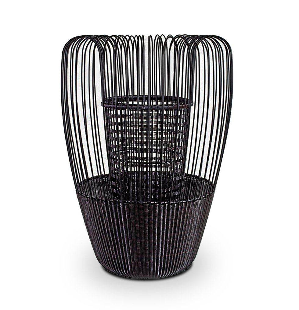 KBPatiopoint-black-planter-e1624997683394.jpg