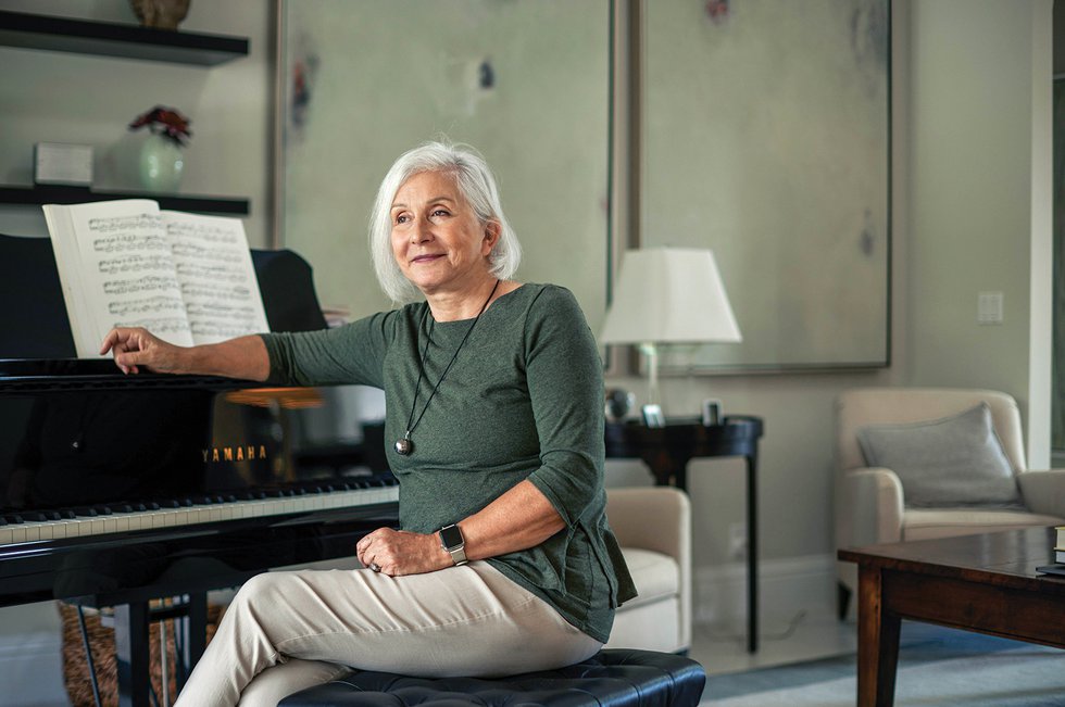 Anna Rac by her piano