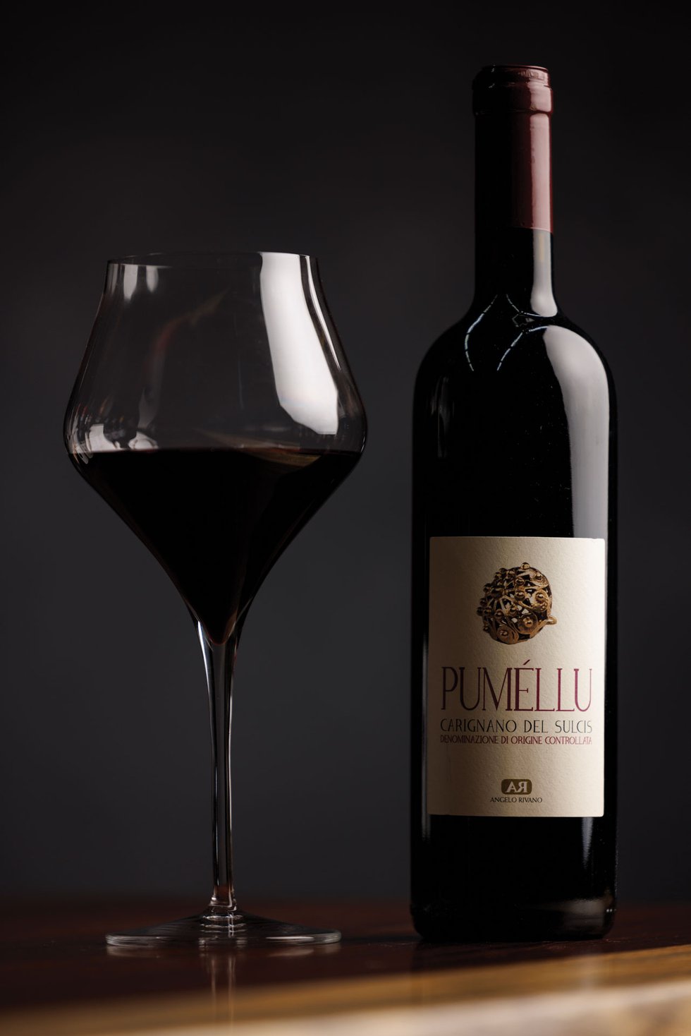 pumellu wine bottle and glass