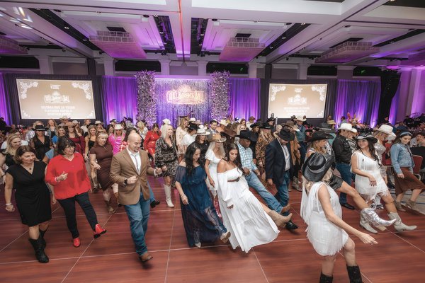 Line Dancing-gigapixel-standard-scale-6_00x_1.jpg